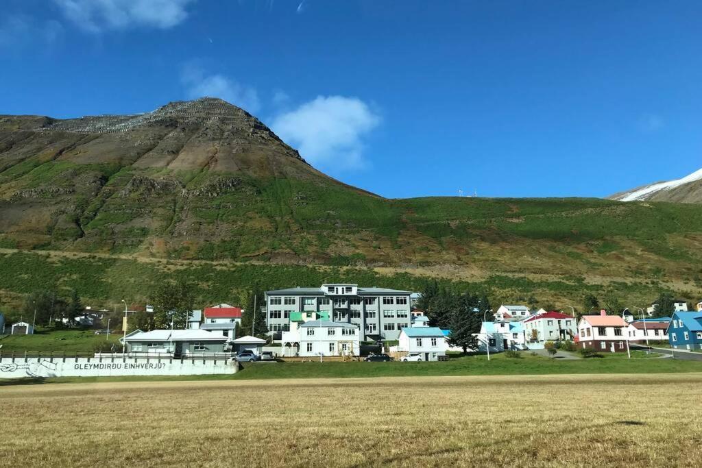 House With A Warm Soul In North Iceland Siglufjordur Екстер'єр фото