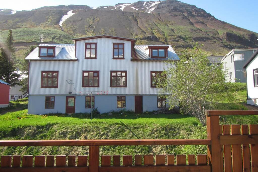 House With A Warm Soul In North Iceland Siglufjordur Екстер'єр фото
