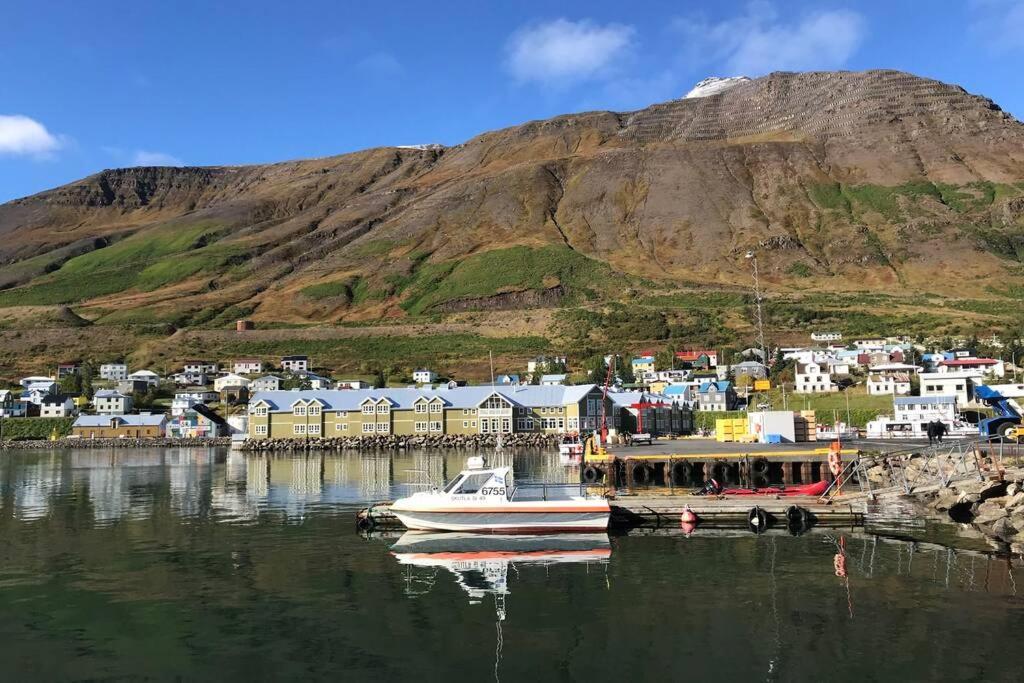 House With A Warm Soul In North Iceland Siglufjordur Екстер'єр фото